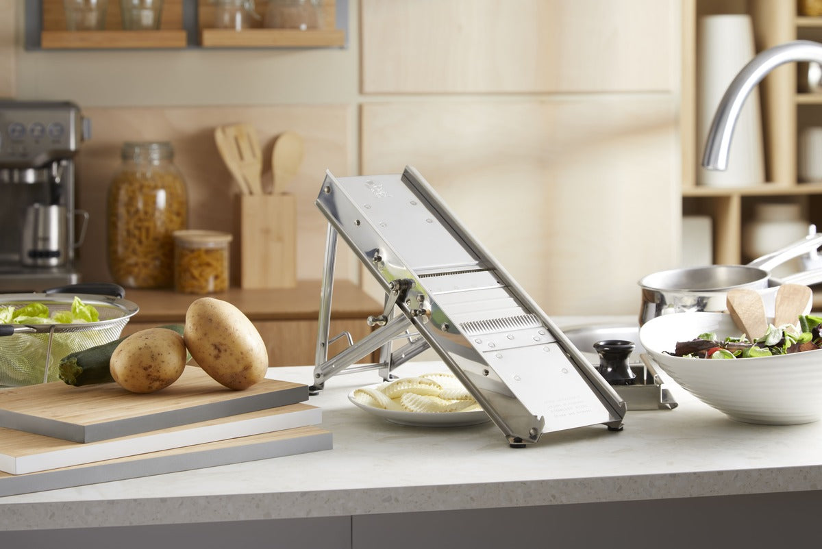 Waffle cut fries. Precision slicing. Waffle cut slicer. Bron Coucke